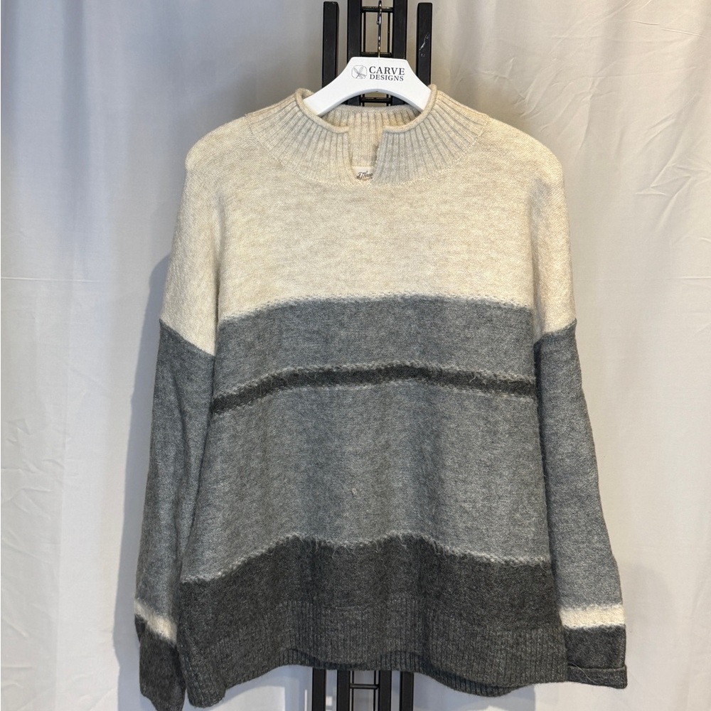Universal Thread Men's Crewneck Sweater in Gray and‎ Cream